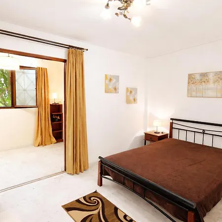 Two-floor House Next To Sea Loutraki (Corinthia)